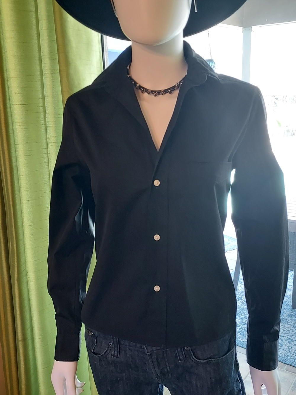 Frank & Eileen Black Untuckable  Button-up Shirt 100% Woven Italian Cotton. XS